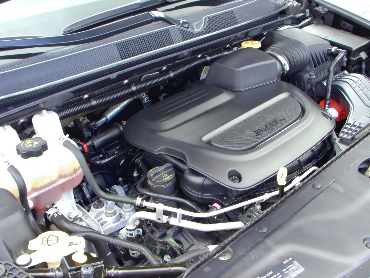 Used 2023 Chrysler Pacifica Limited FWD image 30