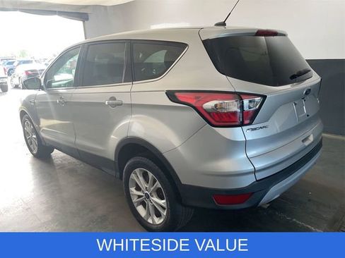 Used 2017 Ford Escape SE FWD image 3