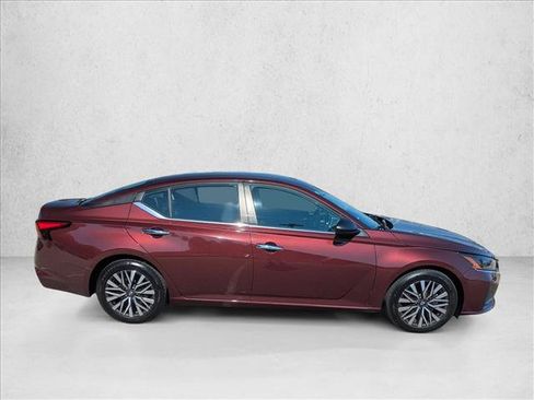 Used 2025 Nissan Altima 2.5 SV FWD image 4
