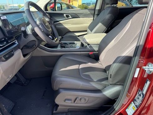 New 2026 Kia Carnival FWD image 18