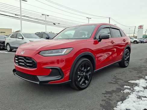 Certified 2025 Honda HR-V Sport image 3