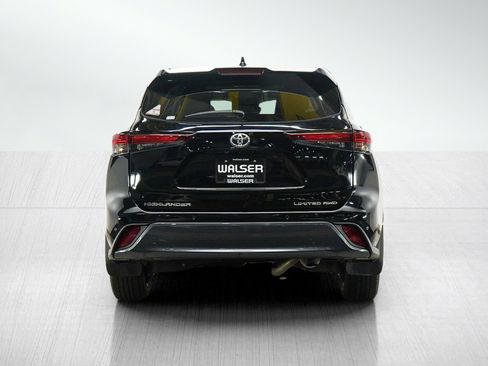 Used 2024 Toyota Highlander Limited AWD/4WD image 4