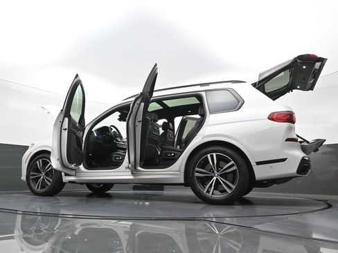 Used 2022 BMW X7 M50i w/ Dynamic Handling Package AWD/4WD image 43