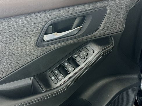 Used 2023 Nissan Rogue SV FWD image 15