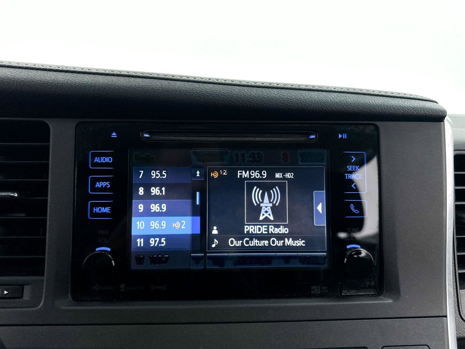 Used 2017 Toyota Sienna SE Premium FWD image 8