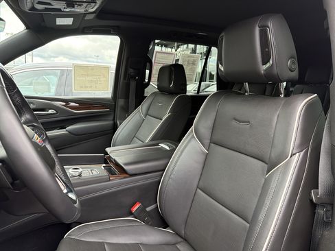 Used 2024 Cadillac Escalade Premium Luxury w/ Performance Package AWD/4WD image 10