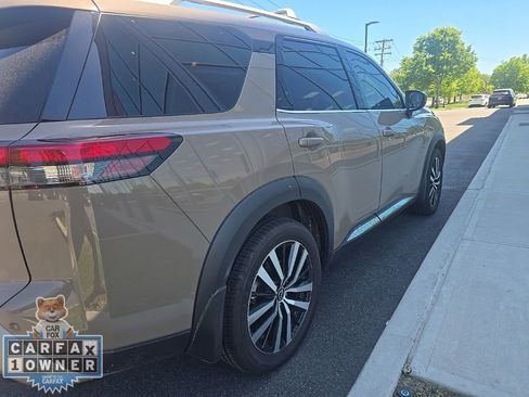 Used 2024 Nissan Pathfinder Platinum AWD/4WD image 12
