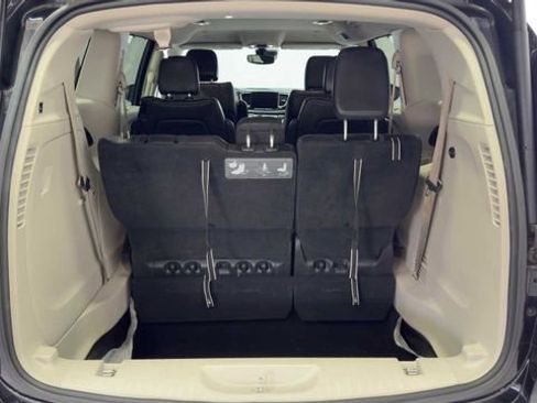 Used 2022 Chrysler Pacifica Touring-L FWD image 35
