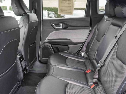 Used 2024 Jeep Compass Latitude AWD/4WD image 18