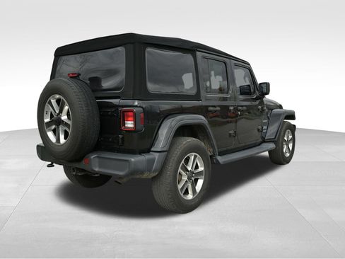 Used 2018 Jeep Wrangler Unlimited Sahara AWD/4WD image 40