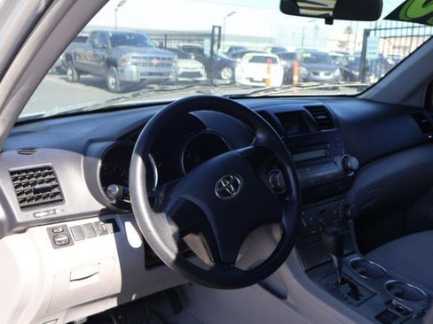 Used 2010 Toyota Highlander 2WD image 11