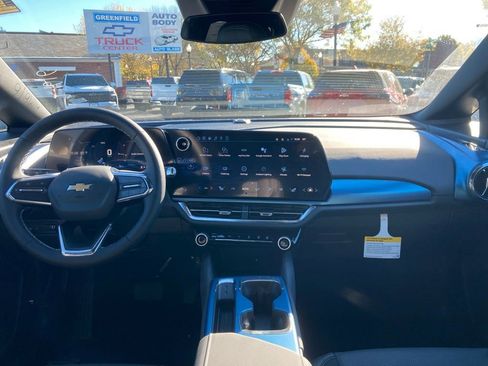 New 2026 Chevrolet Equinox EV LT image 11