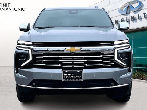 Used 2025 Chevrolet Suburban Premier AWD/4WD image 4