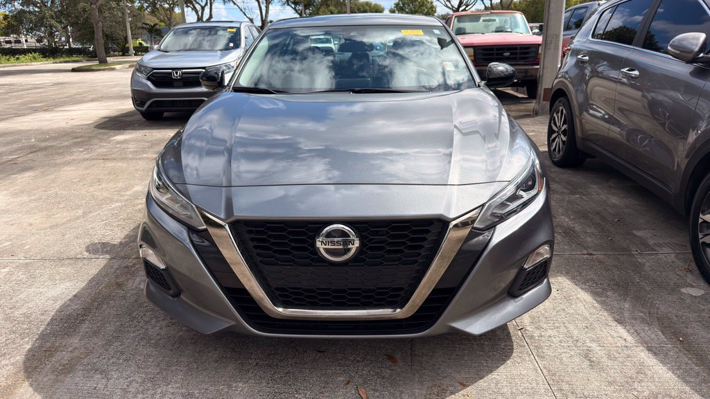 Used 2021 Nissan Altima 2.5 SR w/ SR Premium Package FWD image 3