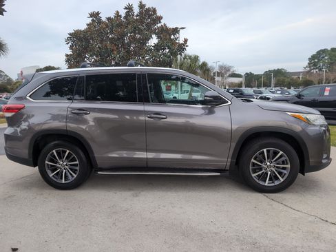 Used 2017 Toyota Highlander FWD V6 image 11