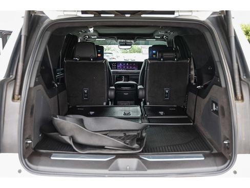 Used 2025 Cadillac Escalade ESV V AWD/4WD image 29