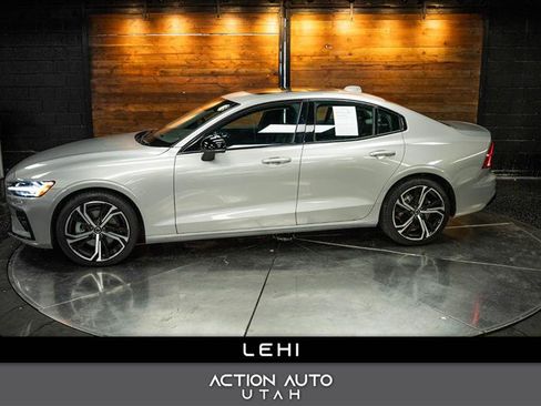 Used 2024 Volvo S60 B5 Core image 1