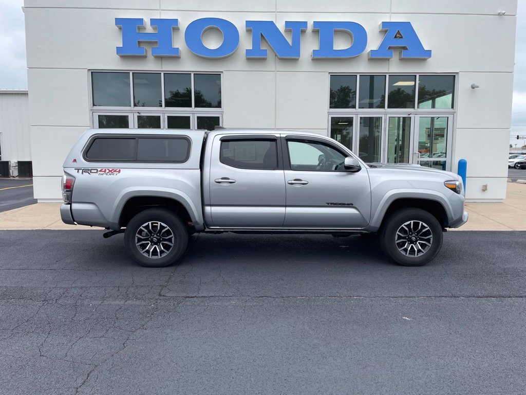 Used 2023 Toyota Tacoma TRD Sport w/ TRD Premium Sport Package AWD/4WD image 4