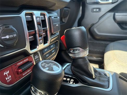 Used 2024 Jeep Wrangler Willys image 32