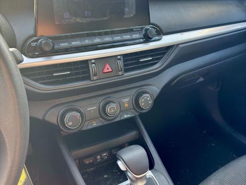 Used 2020 Kia Forte LXS FWD image 19