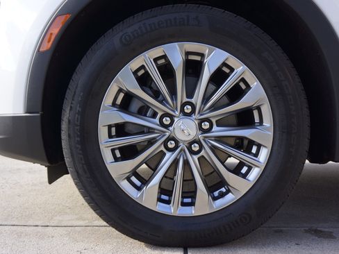 Used 2024 Cadillac XT4 Premium Luxury image 17