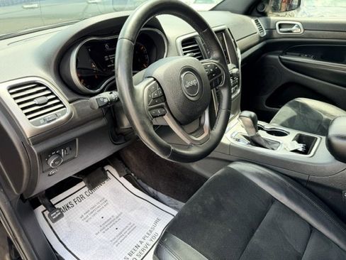 Used 2018 Jeep Grand Cherokee Altitude AWD/4WD image 11
