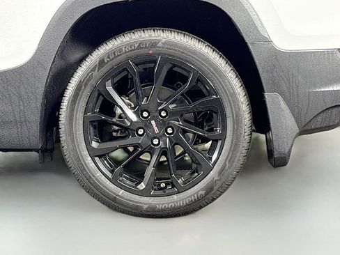 Certified 2024 GMC Terrain SLT w/ Infotainment Package II image 37