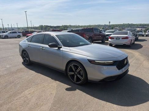 Used 2023 Honda Accord Sport image 4