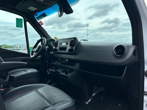 Used 2023 Mercedes-Benz Sprinter 2500 image 10