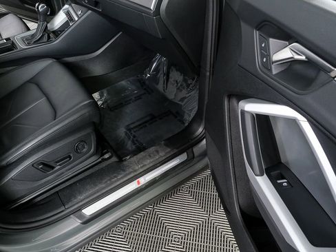 Used 2024 Audi Q3 2.0T Premium w/ Convenience Package image 23