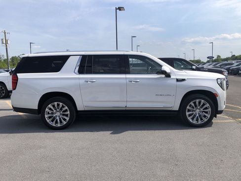 Used 2024 GMC Yukon XL Denali AWD/4WD image 10