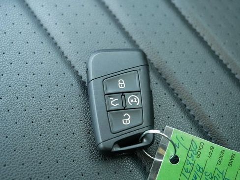 Certified 2022 Volkswagen Tiguan SE AWD/4WD image 37