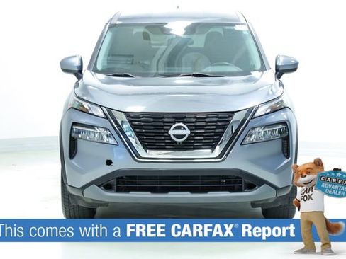 Used 2023 Nissan Rogue SV image 2