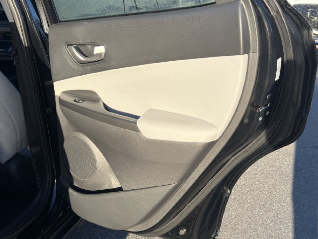 Used 2023 Hyundai Kona Limited FWD image 19