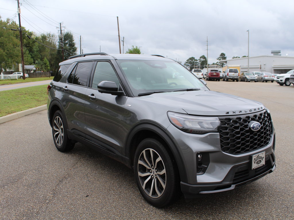 Used 2026 Ford Explorer ST-Line AWD/4WD image 2
