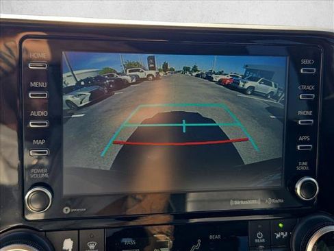 Used 2021 Toyota Highlander XLE FWD image 14