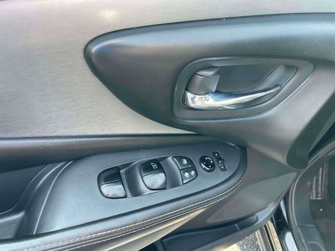 Used 2022 Nissan Murano SV FWD image 12
