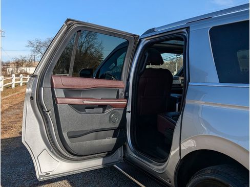 Used 2023 Ford Expedition Max Limited image 10