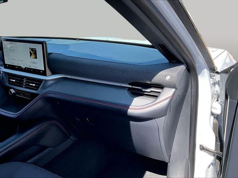 Used 2026 Ford Explorer ST-Line w/ ST-Line Street Pack RWD image 17