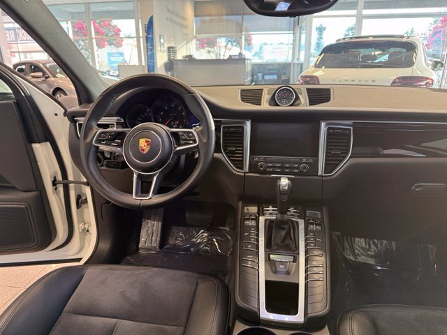 Used 2018 Porsche Macan AWD/4WD image 25