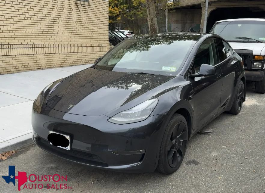 Used 2024 Tesla Model Y Long Range AWD/4WD image 1