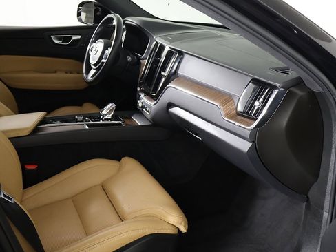 Used 2022 Volvo XC60 B6 Inscription w/ Climate Package image 27