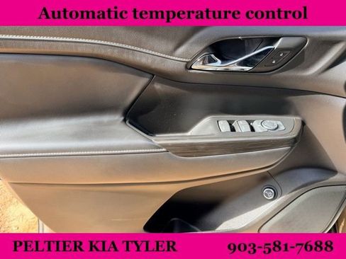 Used 2023 GMC Acadia SLT image 17