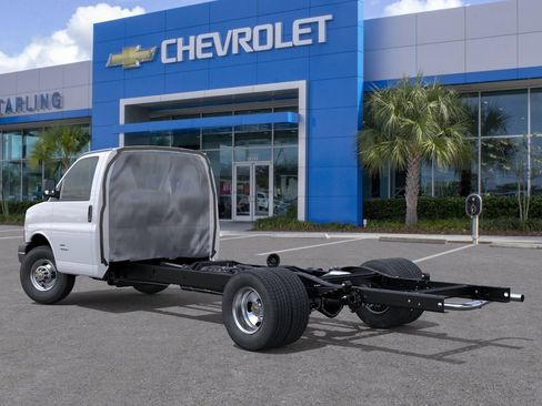 New 2026 Chevrolet Express 4500 w/ Power Convenience Package RWD image 4