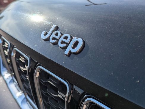 Used 2023 Jeep Grand Cherokee Limited image 28