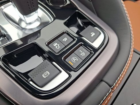 New 2024 Jaguar F-TYPE R AWD/4WD image 16