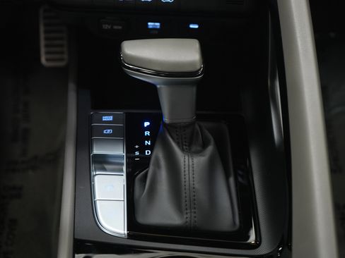 Used 2025 Hyundai Elantra SEL FWD image 19