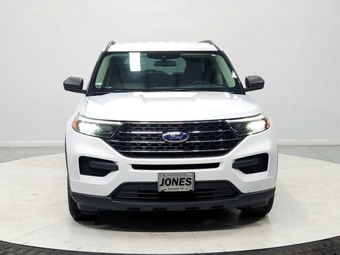 Used 2020 Ford Explorer XLT image 2