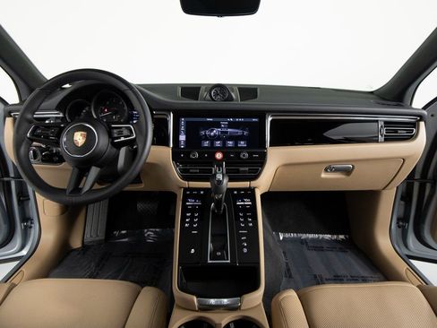 Certified 2025 Porsche Macan image 31