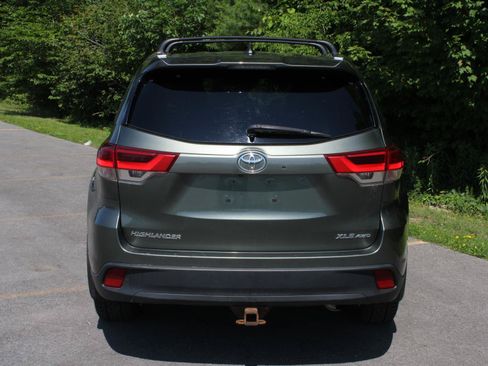 Used 2019 Toyota Highlander XLE AWD/4WD image 6